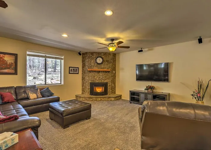 3 Mi To Rainbow Lake: W/ Hot Tub & Deck *