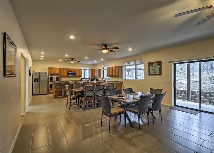 3 Mi To Rainbow Lake: W/ Hot Tub & Deck Holiday home *