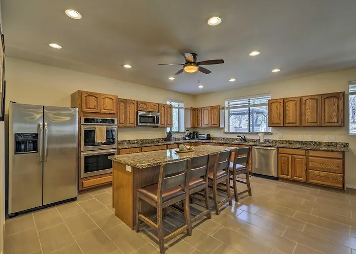 3 Mi To Rainbow Lake: W/ Hot Tub & Deck Holiday home Pinetop-Lakeside