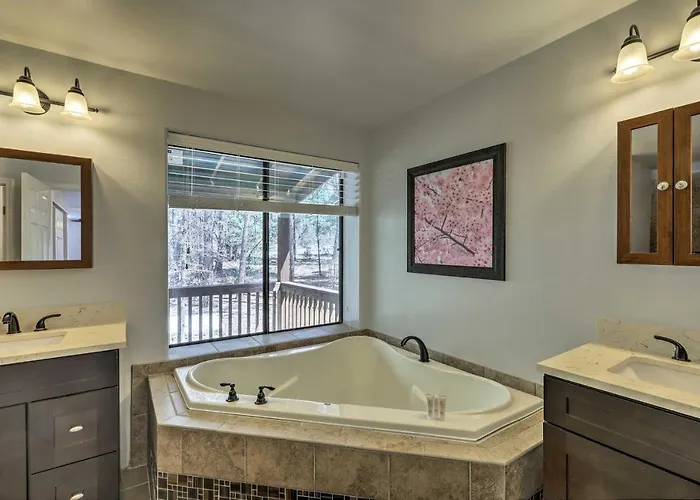 3 Mi To Rainbow Lake: W/ Hot Tub & Deck * Pinetop-Lakeside