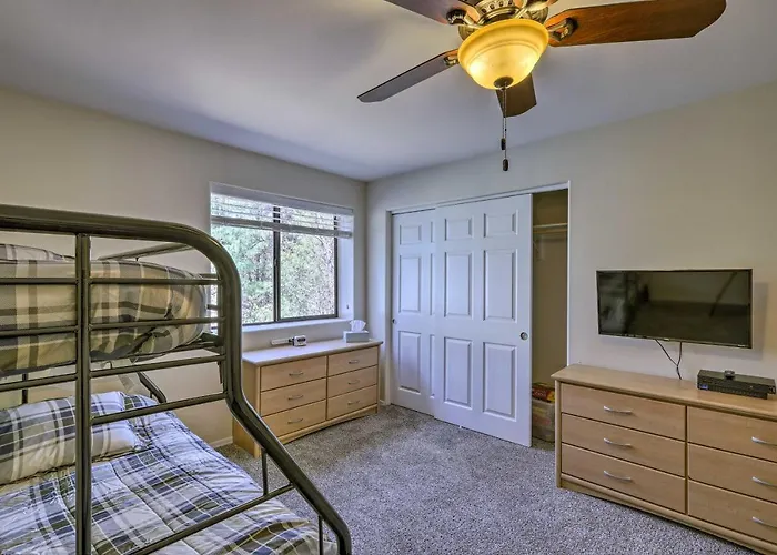 3 Mi To Rainbow Lake: W/ Hot Tub & Deck Holiday home Pinetop-Lakeside