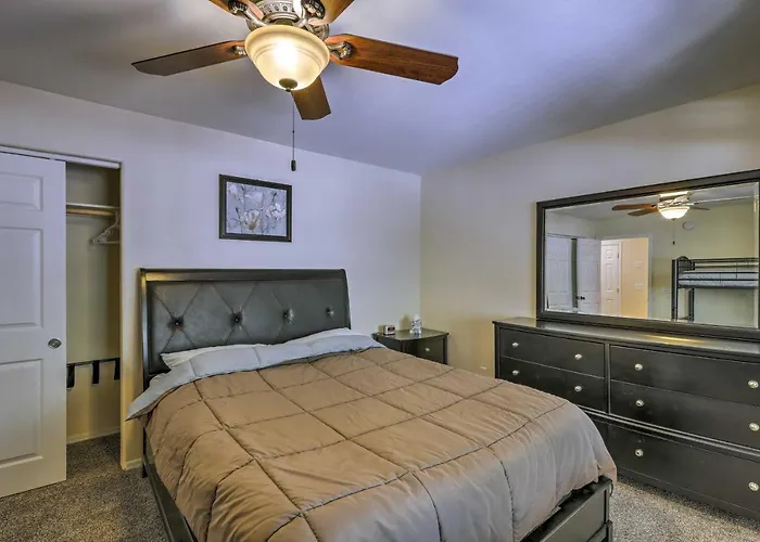 Holiday home 3 Mi To Rainbow Lake: W/ Hot Tub & Deck *